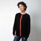 Zwarte zijde/kasjmier-blouse met oranje streep