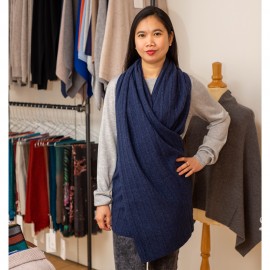 Sjaal met knopen in indigo merino/kasjmier