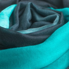 Dip-dye omslagdoek in marineblauw/turkoois