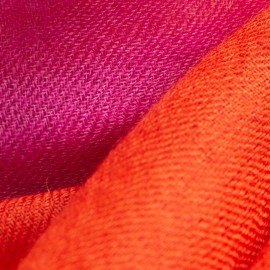 Dip-dye omslagdoek in fuchsia/koraalrood