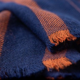 Marineblauwe sjaal in kasjmier/wol met oranje strepen