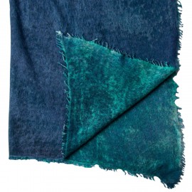 Kasjmier-omslagdoek in blauw/petrol spraypatroon