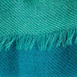 Driekleurige kasjmier-omslagdoek in azuurblauw, wit en zeegroen