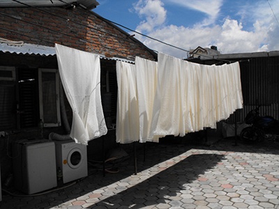 Pashmina omslagdoeken te drogen